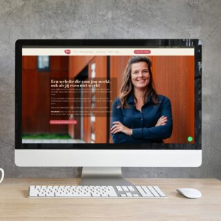 Je website is geen CV.

Het is niet een opsomming van wat je allemaal hebt gedaan. Of een lijst van je opleidingen.

Het is een gesprek.
Een gesprek waarin je laat zien:
→ Dat je je klant begrijpt
→ Dat je weet waar ze mee worstelen
→ Dat jij de oplossing hebt

Mensen kiezen niet voor de meeste certificaten.
Ze kiezen voor iemand die hen ziet.

Dus vertel op je website niet alleen wát je doet.
Vertel waarom je het doet. Voor wie. En wat het ze oplevert.
Dat maakt het verschil.

Vertel jij al een verhaal? 🤍